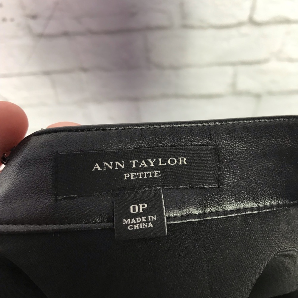 Ann Taylor Laser Cut Vegan Leather Pencil Skirt 0P - Picture 5 of 6